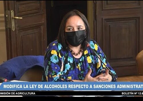 25/11 COMISIÓN DE AGRICULTURA. Hoy seguimos con el análisis del proyecto de ley que establece normas sobre la División de Predios Rústicos, para garantizar servidumbres de tránsito. Además, continuamos la votación de indicaciones del PL que busca establecer sanciones administrativas en el marco de la Ley de Alcoholes.