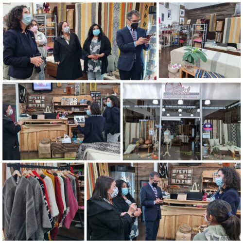 21/11 COOPERATIVA DE ARTESANAS MAPUCHE DE LA FOLIL, RECIBEN A LA EMBAJADORA DE ISRAEL EN TEMUCO. Junto a la embajadora de Israel en Chile, Marina Rosenberg, visitamos a la Cooperativa de artesanas mapuche textiles de la Folil en Temuco, quienes tienen más de 10 años de trayectoria en la venta de diversos productos típicos de la zona. Acordamos trabajar en conjunto con las 15 socias de esta agrupación que cuenta con más de 50 proveedoras.