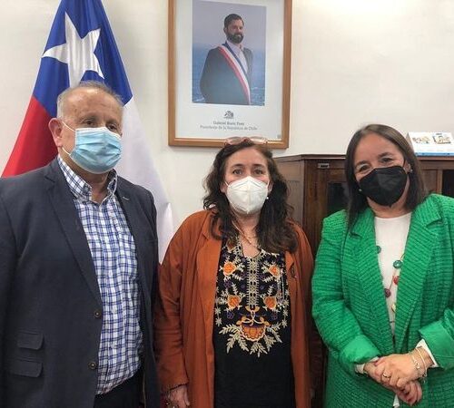 03 MAYO - Junto al Senador y Presidente de la Comisión de Economía, José Miguel Durana, nos reunimos esta tarde con la Ministra de Salud, María Begoña Yarza. En el encuentro abordamos el escenario sanitario del país y le solicitamos que se flexibilicen las restricciones de ingreso a Chile, de manera que se pueda reactivar el turismo receptivo, fundamental para las economías locales de muchas regiones del país.