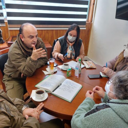 26 JULIO- La delincuencia debe ser abordada en conjunto con la sociedad civil. Hoy en Victoria trabajando con la Directiva de la Cámara de Comercio de Puren, Gina Cantergiani, el Generan Bobadilla y el Coronel Echeverria.