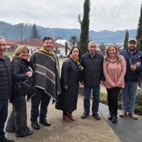 23 JUNIO – Senadores Carmen Gloria Aravena, Juan Castro y la Diputada Gloria Naveillan se reunieron con representantes del mundo agrícola, comercio, forestal, turismo, y empresarios pymes, que han sido víctimas de la violencia en La Araucanía, con quienes conversaron del drama que viven a diario y las dificultades para desarrollar sus actividades.