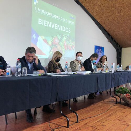 30/09 - Comisión de Agricultura sesiona en Litueche* En mi calidad de presidenta de la instancia, escuchamos a los agricultores de la zona para conocer sus dificultades y cómo, dentro de las facultades de la comisión, podemos ayudarlos a enfrentar la plaga del nematodo en las frutillas.