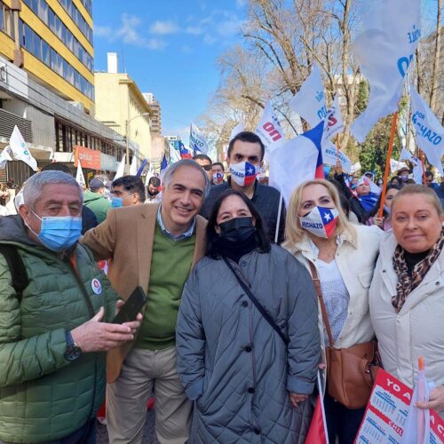 27/08 - CIERRE DE CAMPAÑA DEL RECHAZO EN TEMUCO* Con mucha esperanza y unidad, nos reunimos esta mañana para el cierre, en Temuco, de la campaña #RechazoXAmorAChile. Junto a adherentes y los senadores Francisco Chahuan, José García Ruminot, el diputado Jorge Rathgeb Schifferli, el Gobernador, Luciano Rivas, comprometidos por lograr un país mejor.