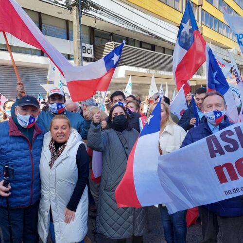 27/08 - CIERRE DE CAMPAÑA DEL RECHAZO EN TEMUCO* Con mucha esperanza y unidad, nos reunimos esta mañana para el cierre, en Temuco, de la campaña #RechazoXAmorAChile. Junto a adherentes y los senadores Francisco Chahuan, José García Ruminot, el diputado Jorge Rathgeb Schifferli, el Gobernador, Luciano Rivas, comprometidos por lograr un país mejor.