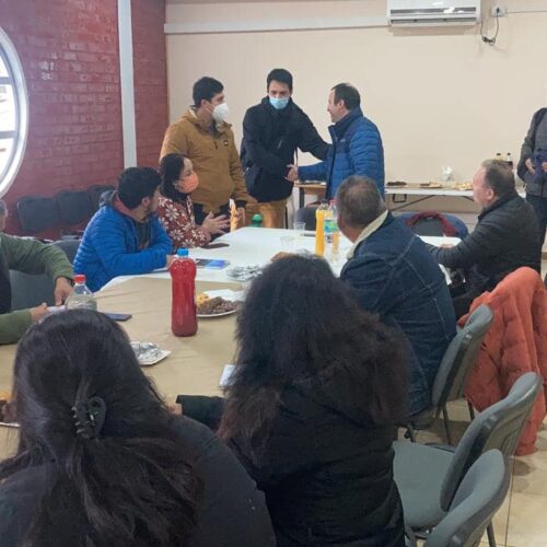 27/08 - Reunión con pescadores de Caleta Queule para potenciar la actividad pesquera artesanal* Junto al alcalde de Toltén, Guillermo Martínez, el Senador José García Ruminot y nuestro equipo parlamentario, nos reunimos con pescadores artesanales para abordar medidas que fortalezcan su labor. Para ello, acordamos establecer una mesa de trabajo y enviar una propuesta al gobierno, como primeras líneas de acción.